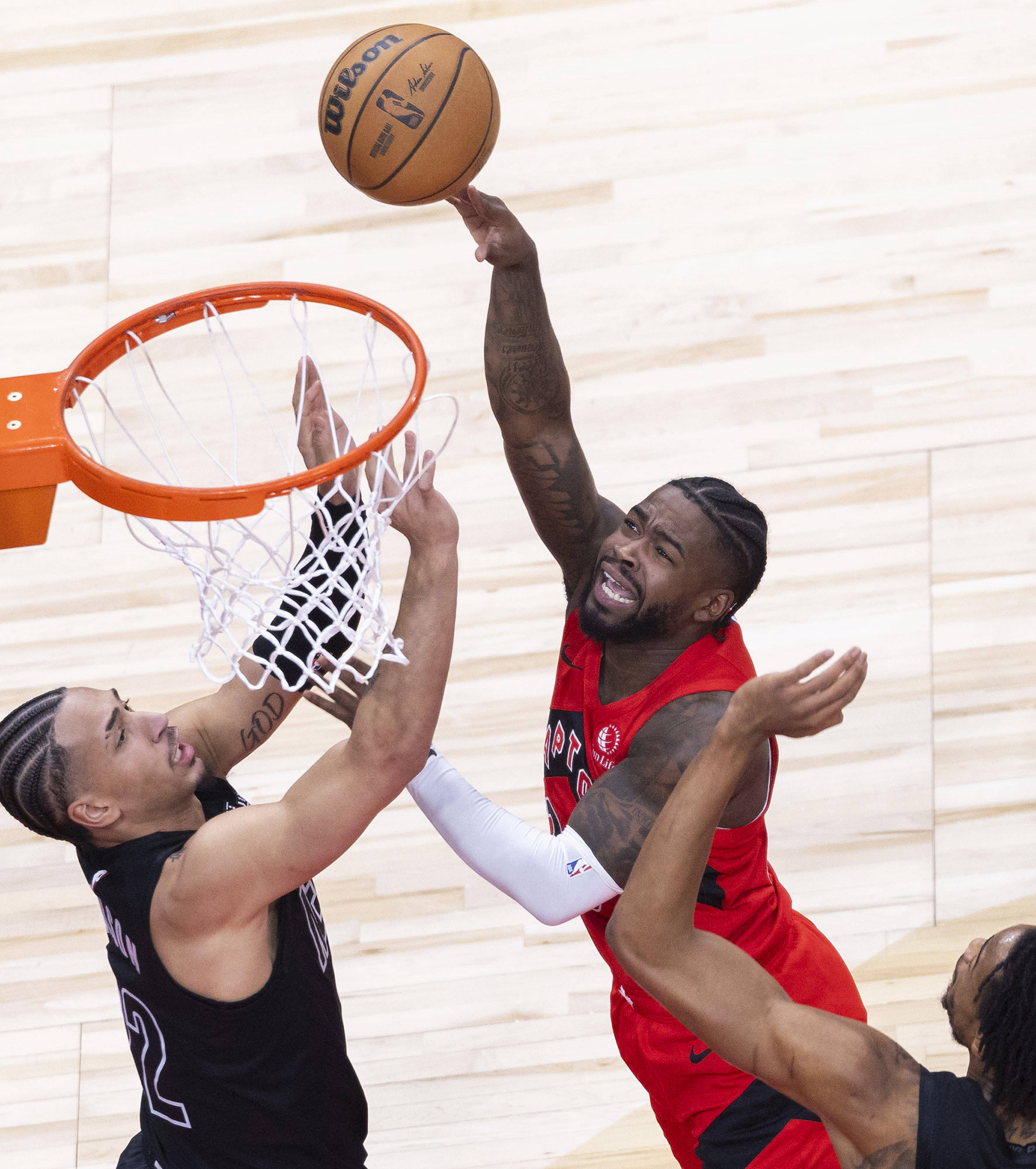 篮网主场告捷，马刺客场翻盘惊艳全场(2021篮网马刺)