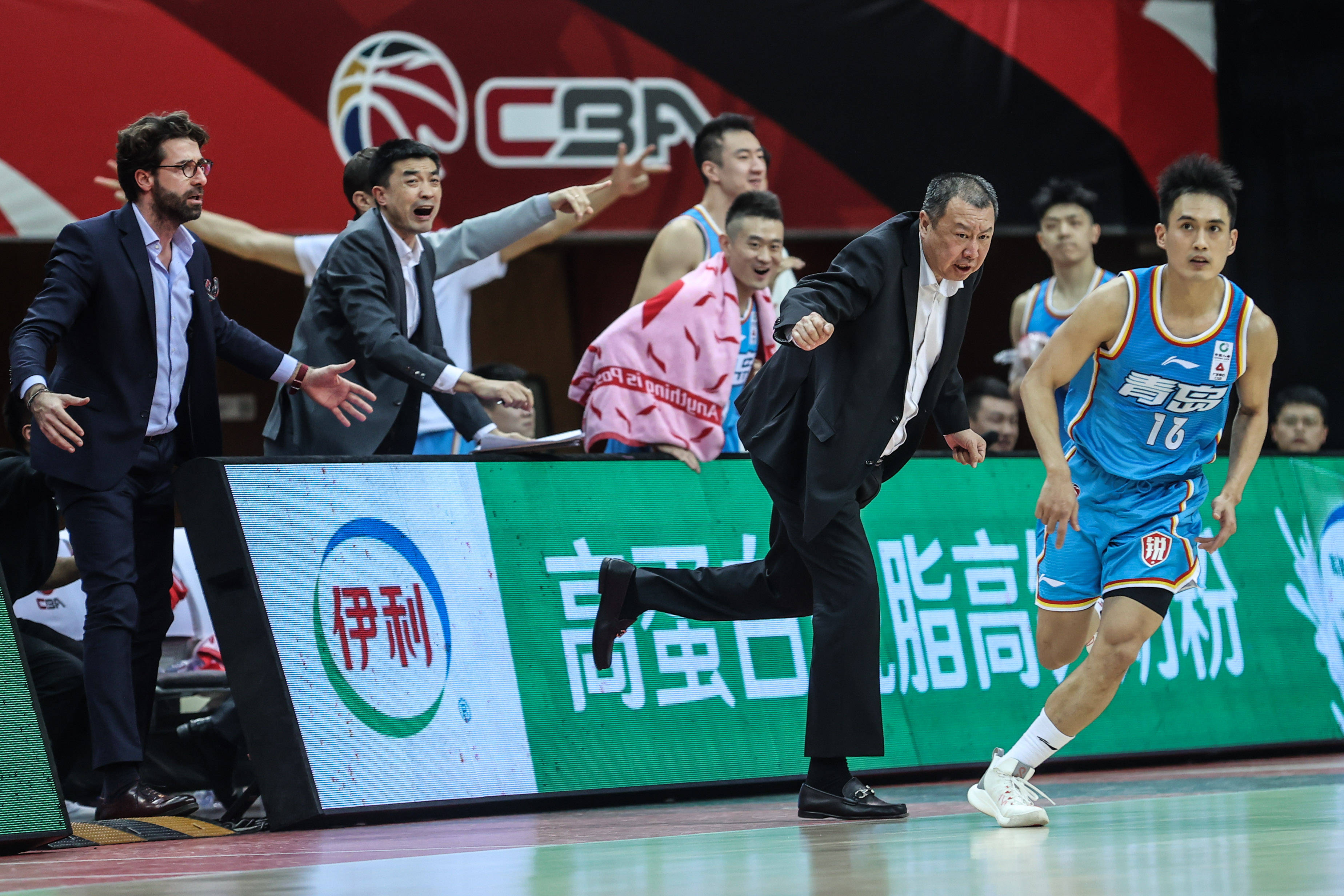 包含广东东莞马可波罗碾压广州龙，杀入总决赛的词条
